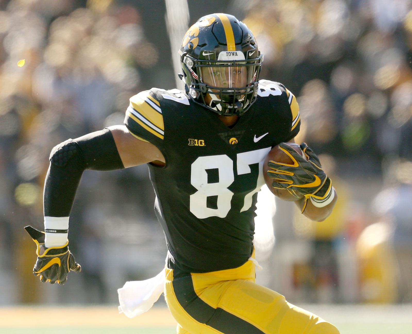 102018-Iowa-Maryland FB-028